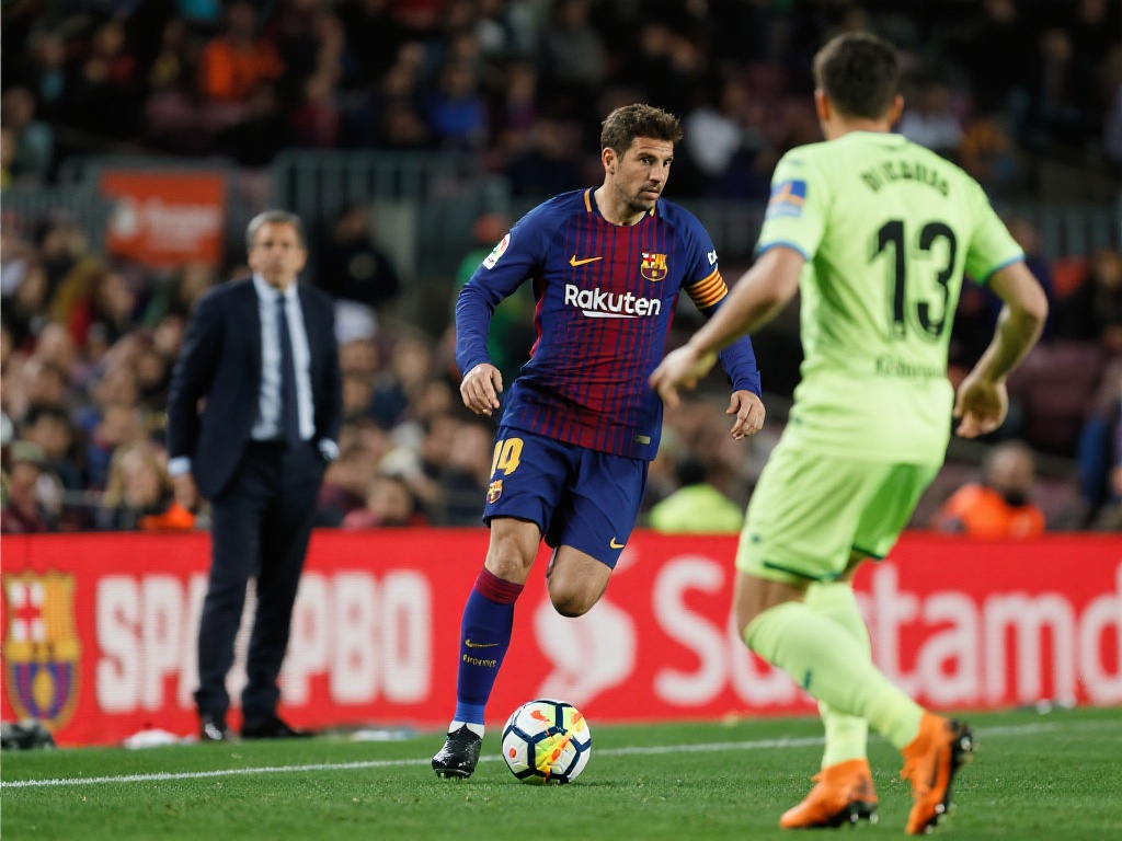 西甲争冠形势骤变:皇马迫近巴萨,匪帅愤怒退群 巴萨在本轮比赛中被对手逼平,这在某种程度